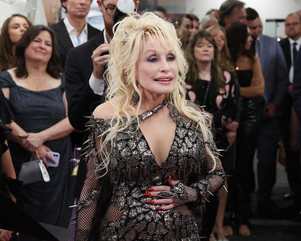 Dolly Parton Opens Up on Missing Carl Dean and Finding Peace in His Passing