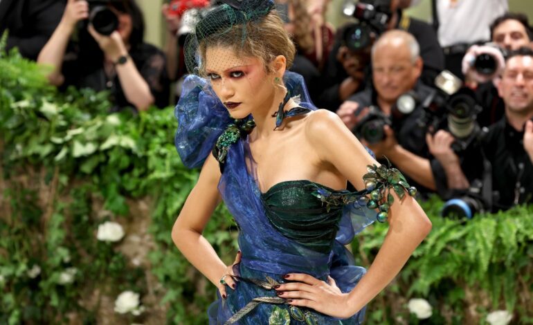Emerald Dandy Diva: Cardi B’s Green Burberry Suit Commands the 2025 Met Gala