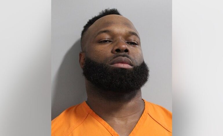Ex-NFL Linebacker Accused of Leaving Son in Car for Paid Meetup