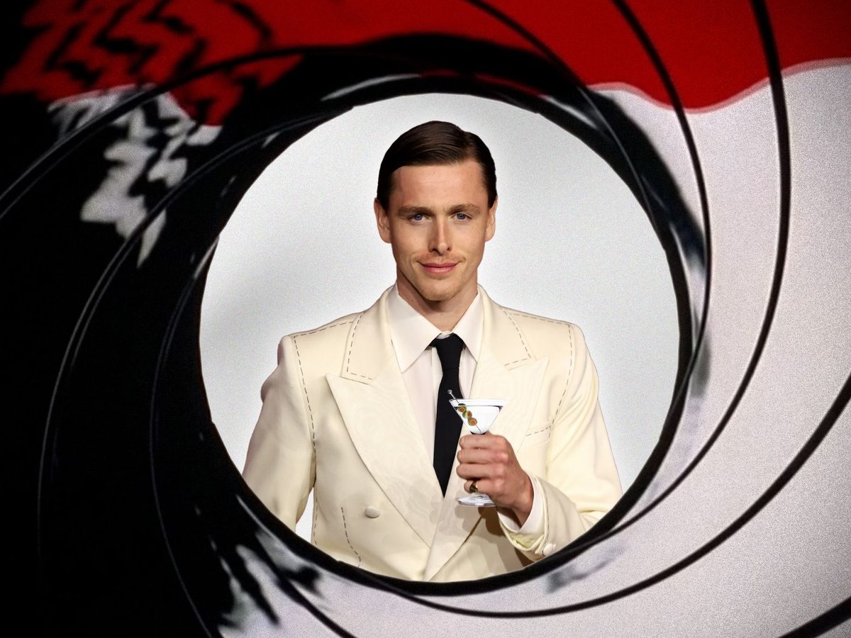 Harris Dickinson Scoffs at 007 Casting Rumors