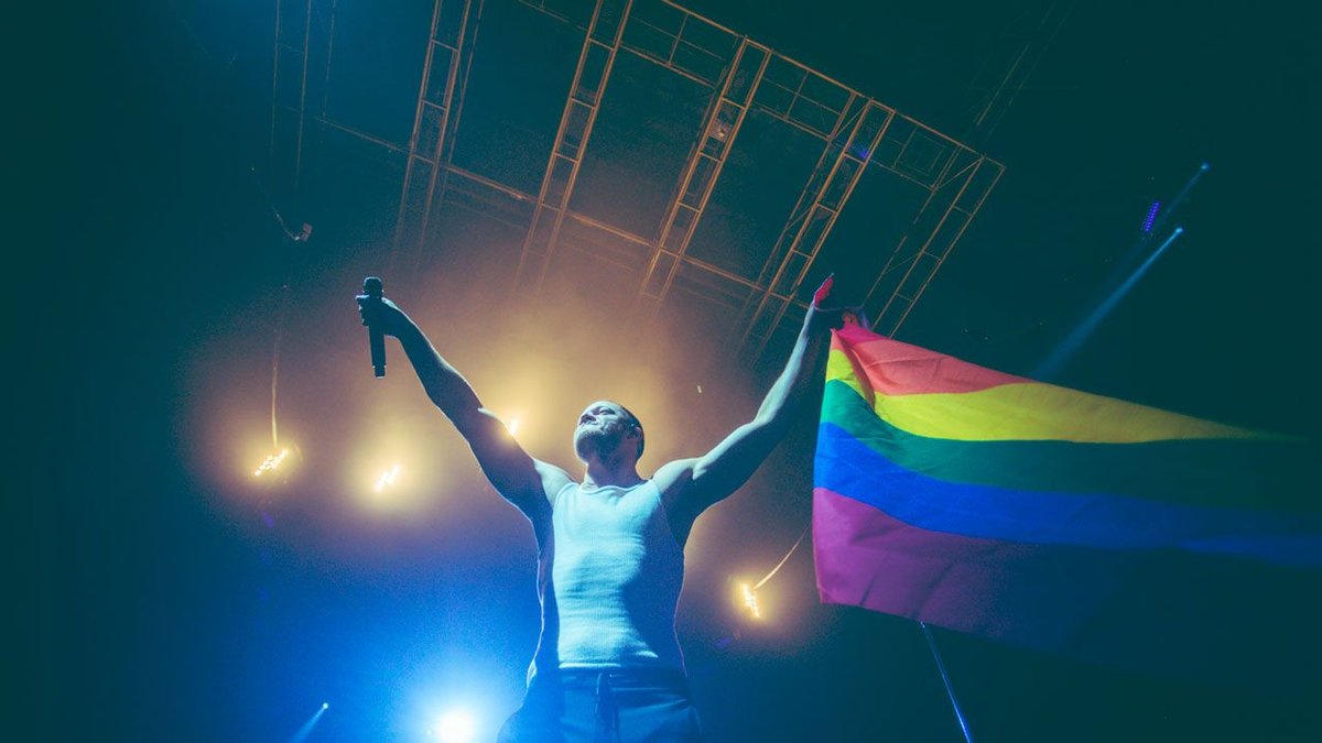 Imagine Dragons’ Dan Reynolds Sparks Milan Furor with Palestinian Flag Kiss