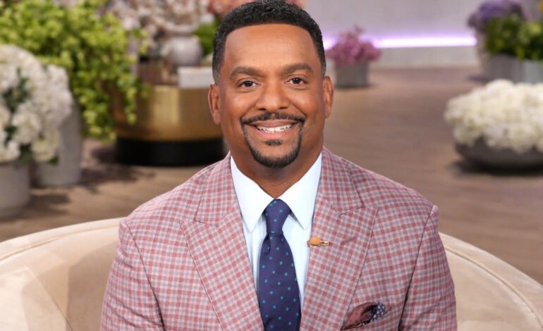 Jennifer Hudson Zones Out During Eddie Murphy Interview, Fans Are Aghast
