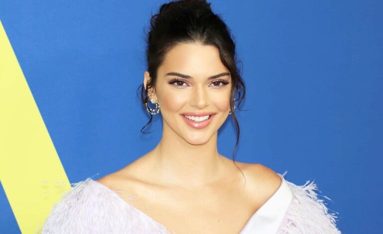 Kendall Jenner’s Chipped Tooth Steals the Spotlight at Knicks Game with Kylie & Timothée