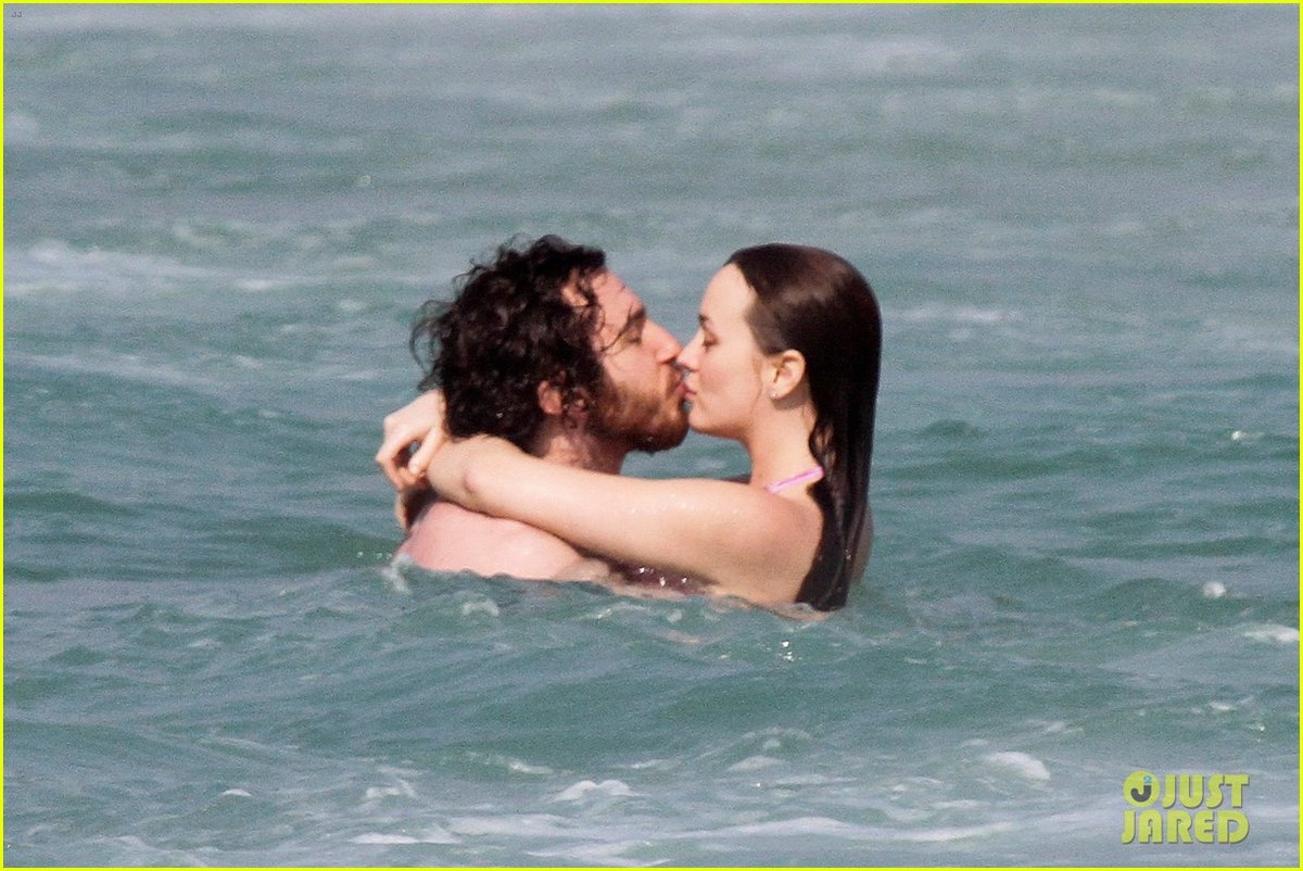 Leighton Meester Reflects on Gossip Girl’s Blair & Dan Kiss