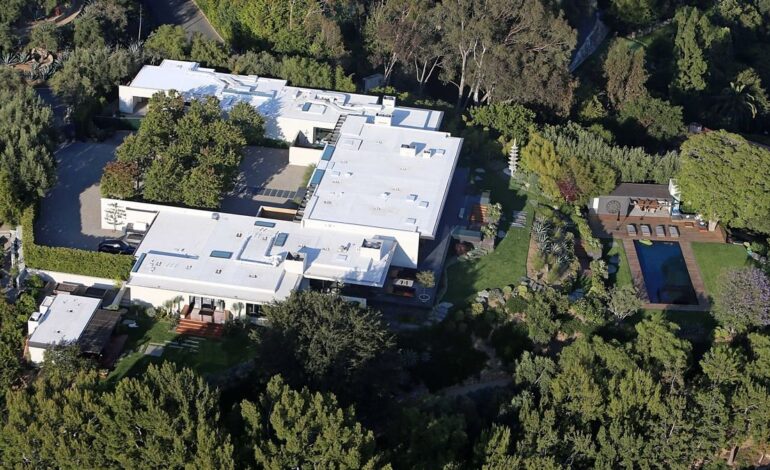 Man Crashes Through Jennifer Aniston’s $21M Gate in Surreal Security Breach