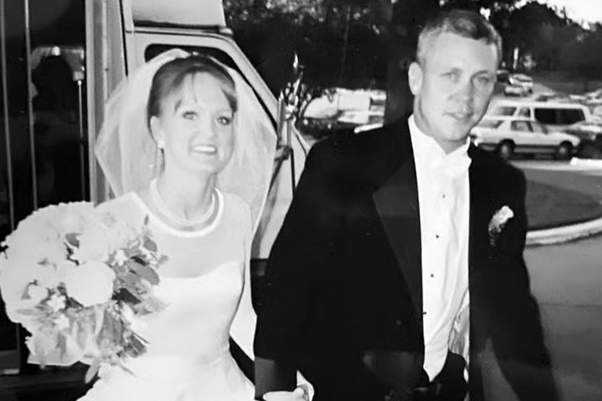 Ree Drummond’s Dreamy Puff-Sleeve Gown Dazzles as Mother-of-the-Bride