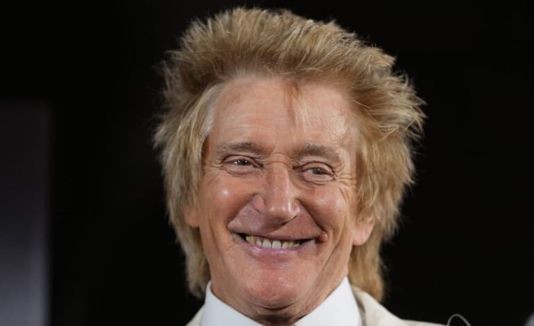 Rod Stewart Stunned as Kids Present Lifetime Achievement Award at 2025 AMAs