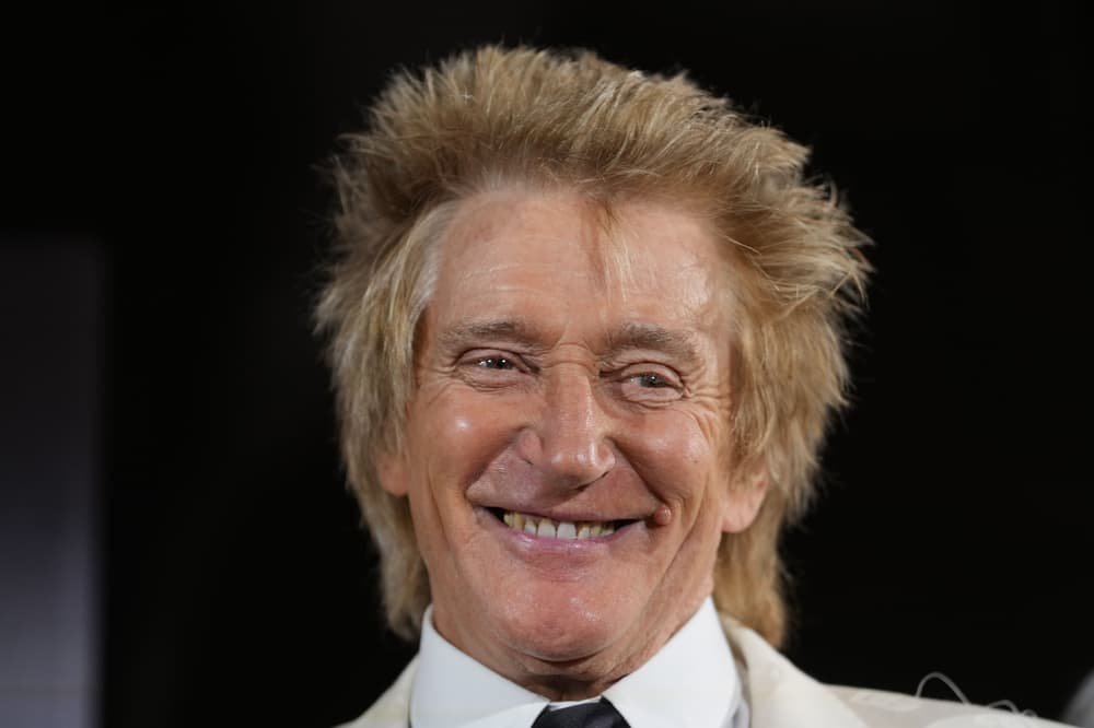 Rod Stewart Stunned as Kids Present Lifetime Achievement Award at 2025 AMAs