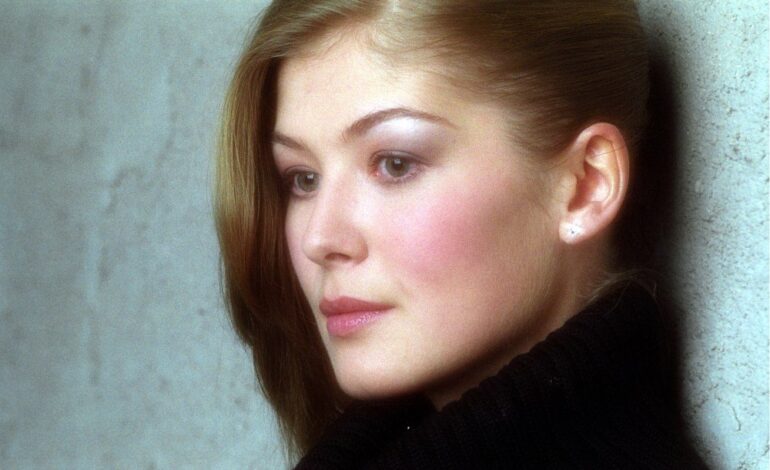 Rosamund Pike’s Audition Showdown: The Actress Who Said No to Stripping for Bond
