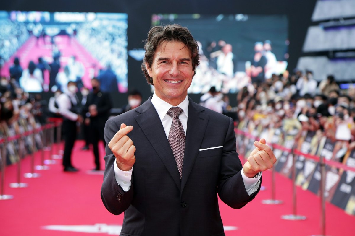 Seoul Spotlight: Tom Cruise Charms Fans Amid Global Star Parade