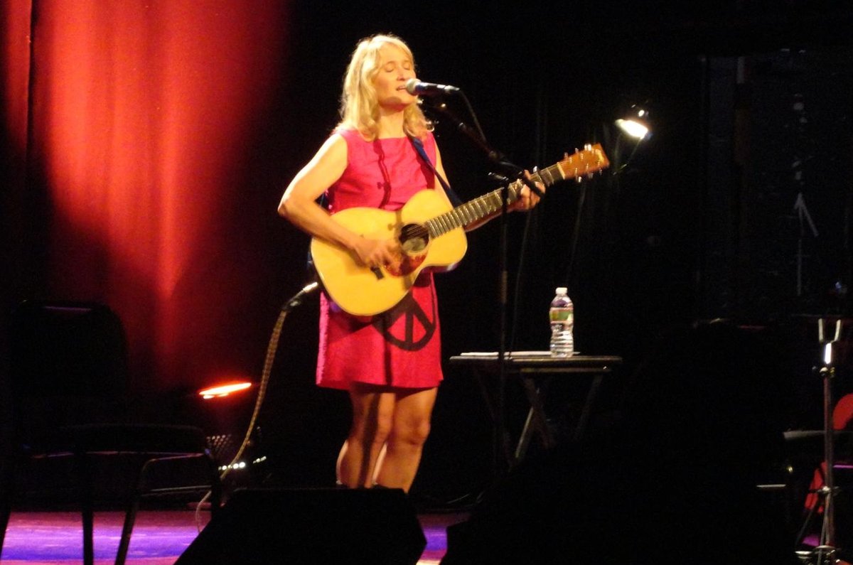 Tragic Loss: Jill Sobule, Iconic Singer of ‘I Kissed a Girl,’ Dies in House Fire