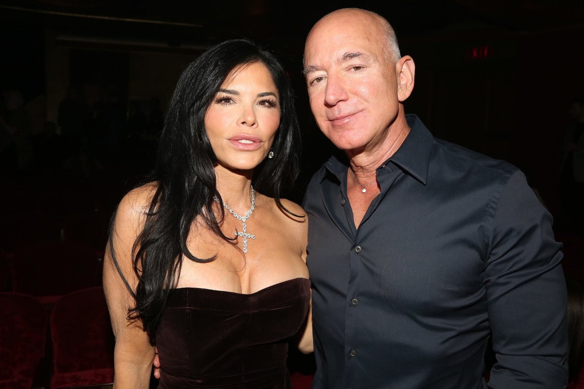 A-Listers Paddle into Bezos-Sanchez’s Venice Wedding