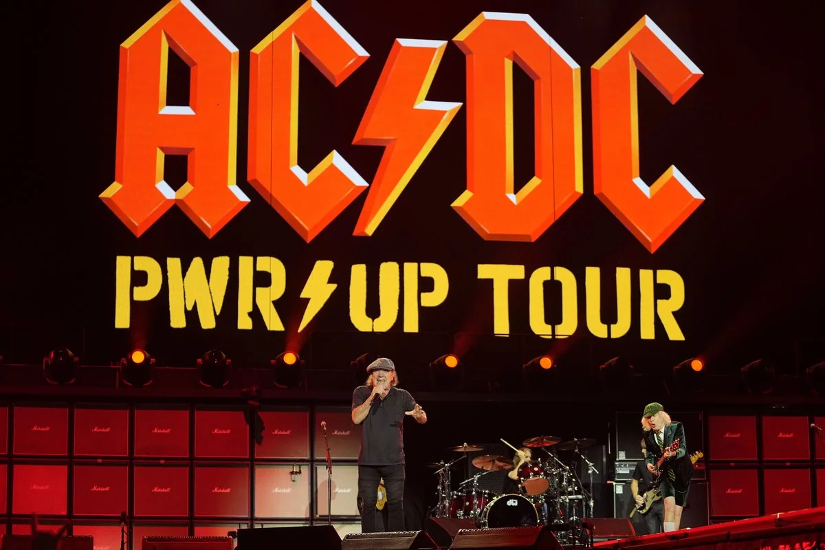 AC/DC Shows Signs of Wear: Fans Urge ‘Retire’ After Viral Gig Footage