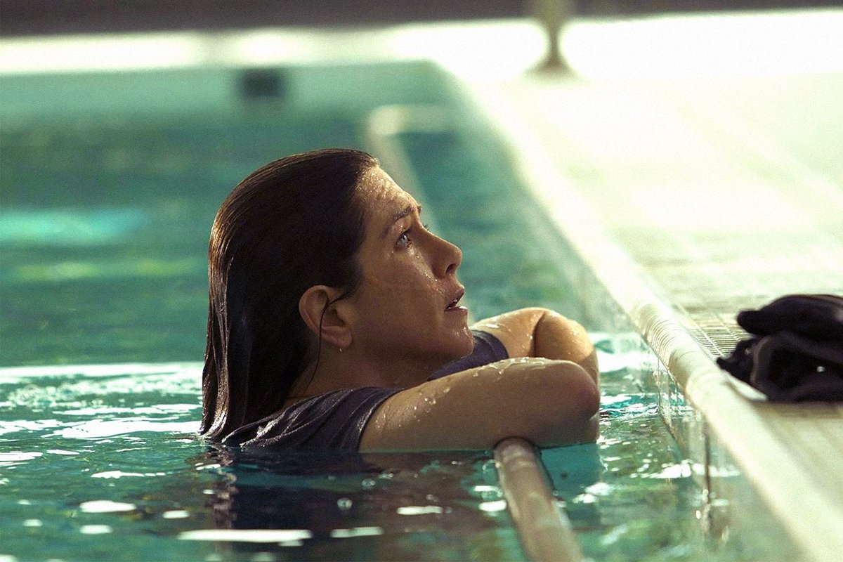 Analyzing Jennifer Aniston’s Hydration-Driven Wellness Strategy