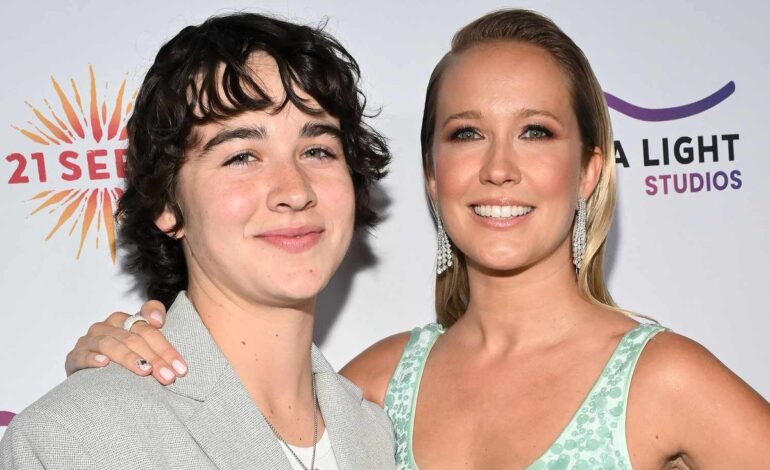 Anna Camp’s Seafoam-Green Premiere Moment with Girlfriend Jade Whipkey