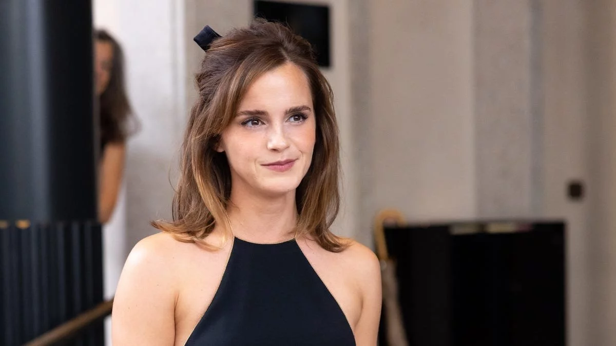 Emma Watson Steers Oxford Crew at Summer Eights Regatta