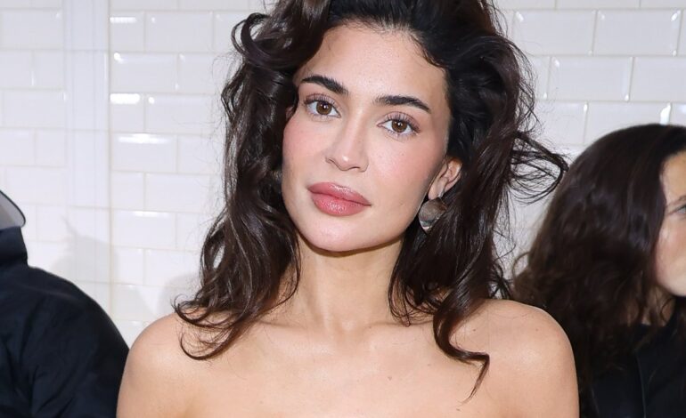 Hollywood Detox: Why Celebs Are Reversing Facial Fillers