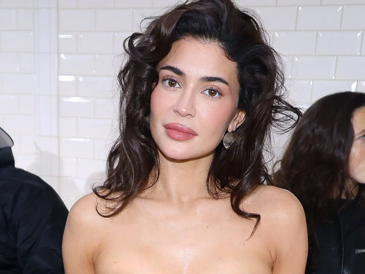 Hollywood Detox: Why Celebs Are Reversing Facial Fillers