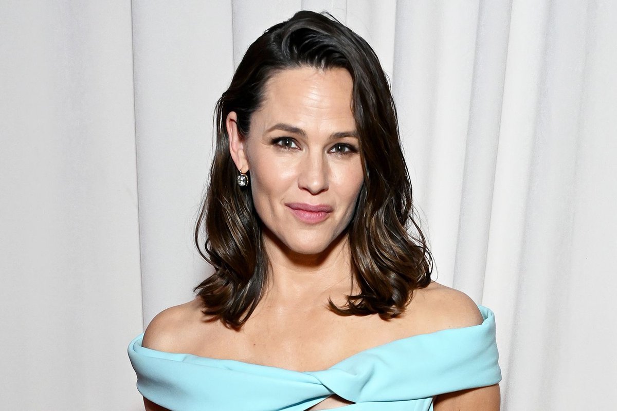 Jennifer Garner’s Ageless Game Plan: Thriving at 53 with Hydration, Family & Fearlessness