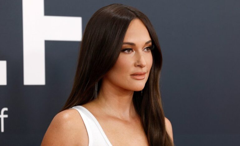 Kacey Musgraves Pauses Tour After Mexico Fall Fractures Rib