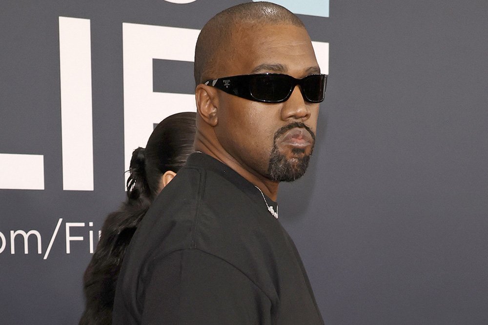 Kanye West Makes Strategic White-Clad Statement at Diddy’s NYC Trial