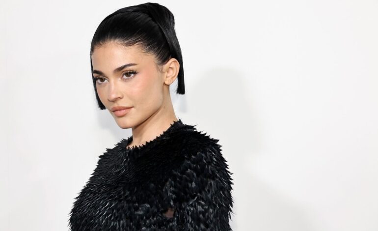 Kylie Jenner and Hailey Bieber’s Invisible Ink Love Island Chat Revealed