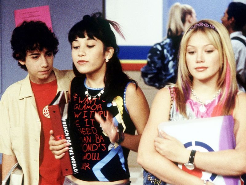 “Lizzie McGuire” Star Spills Post-Reboot Tea, Reveals How Hilary Duff Landed the Role (Hint: It Wasn’t Her Audition