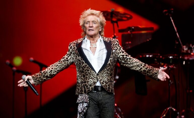 Rod Stewart Pauses Vegas Shows Again After Doctor’s Warning