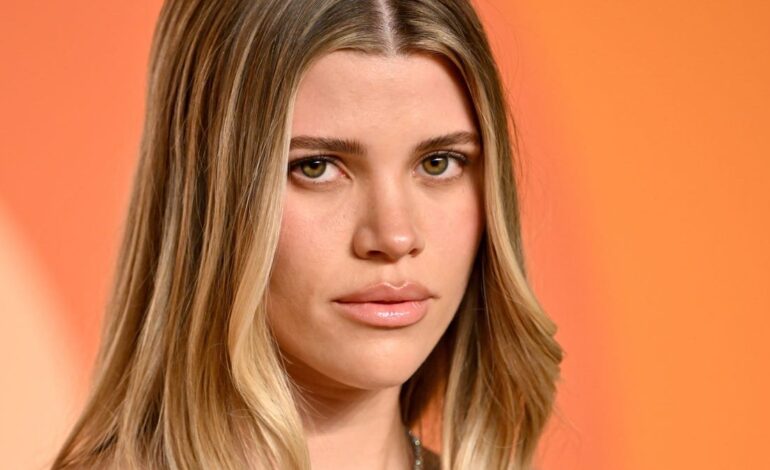 Sofia Richie’s Chic French Bob: Summer’s Hottest Hair Move