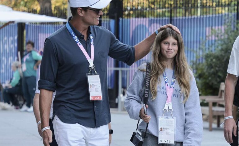 Tom Brady’s Mini-Me Moment: Daughter Vivian Nails His Co-Pilot Selfie