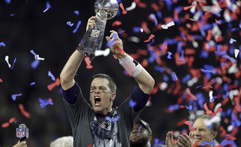 Trophy Toss Turns Tragic: Brady & Gronk Break Lombardi at Fanatics Fest 2025