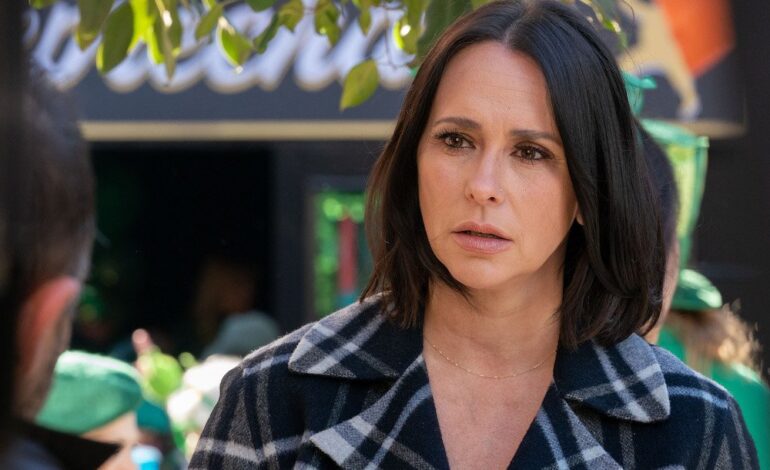 Jennifer Love Hewitt Reflects on 9-1-1 Comeback After Peter Krause Exit
