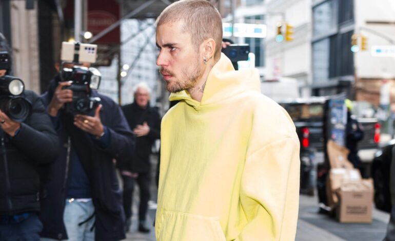 Justin Bieber Turns Paparazzi Clash into SWAG Album Soundbite