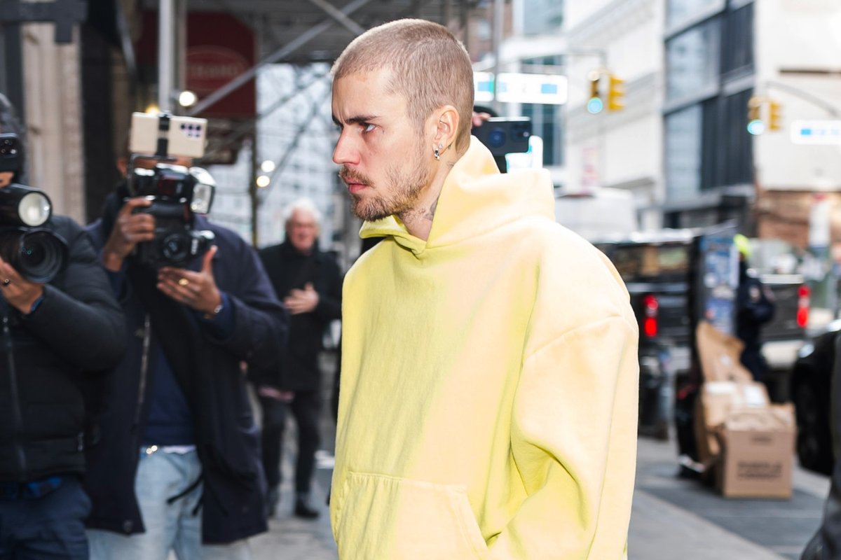 Justin Bieber Turns Paparazzi Clash into SWAG Album Soundbite