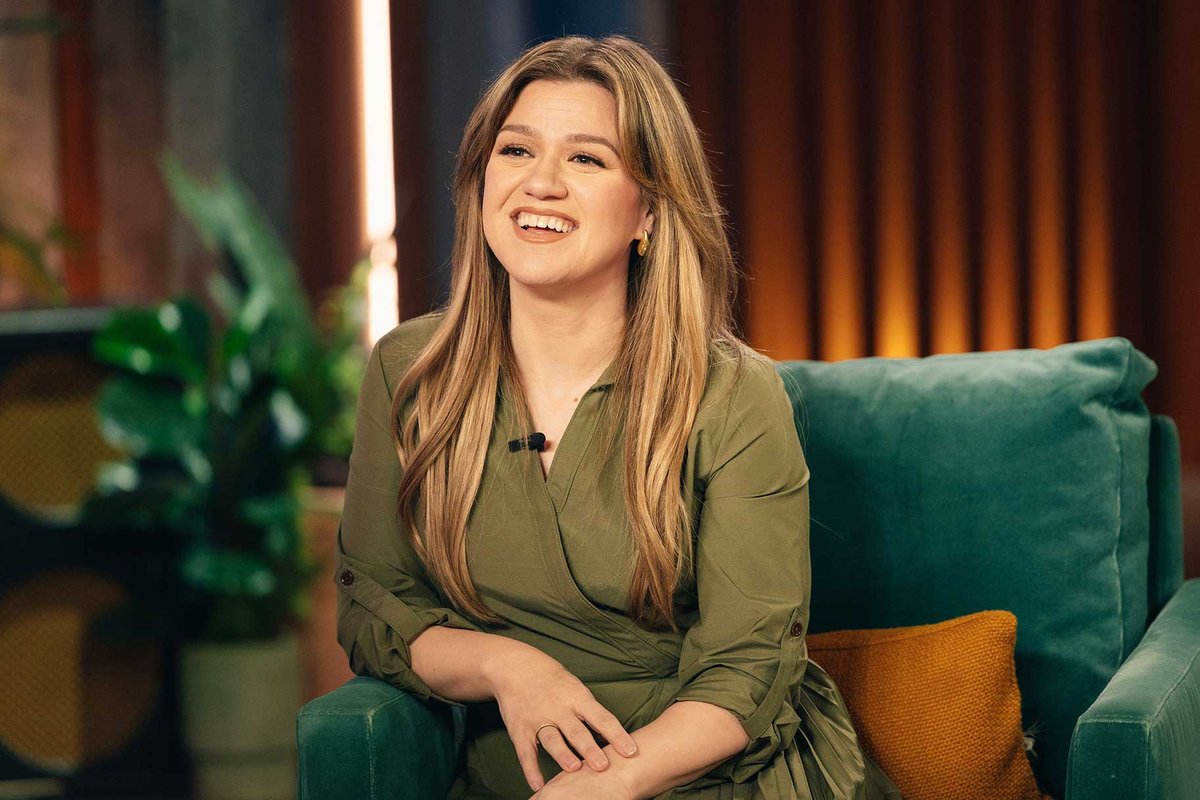 Kelly Clarkson Bounces Back to Las Vegas Stage After Residency Delays