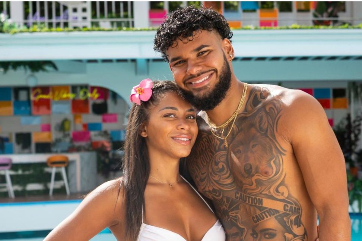 Love Island’s Amaya Espinal Dances with Knicks Dancers at Sei Less NYC