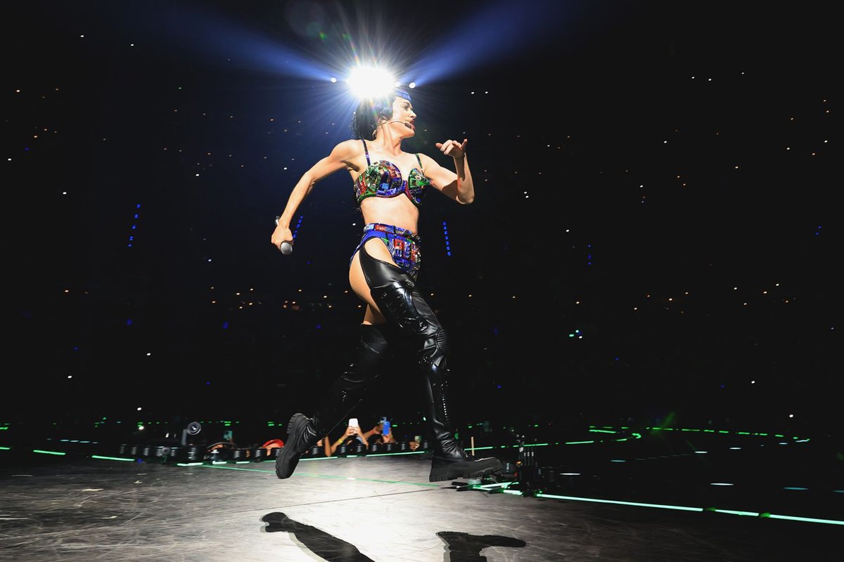 Mechanical Mayhem: Katy Perry’s Adelaide Concert Sphere Glitch Analyzed