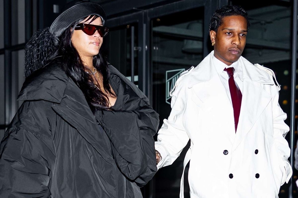 Pregnant Rihanna Stuns at Smurfs Premiere Alongside Toddler Sons