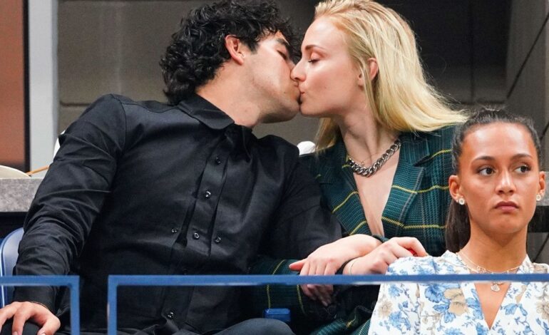 Sophie Turner Sparks London Buzz with Steamy Notting Hill PDA