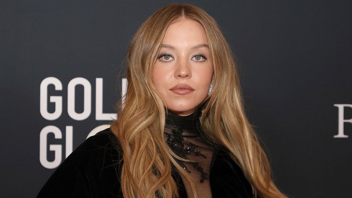 Sydney Sweeney Strolls Venice with Orlando Bloom & Tom Brady, Still Flying Solo