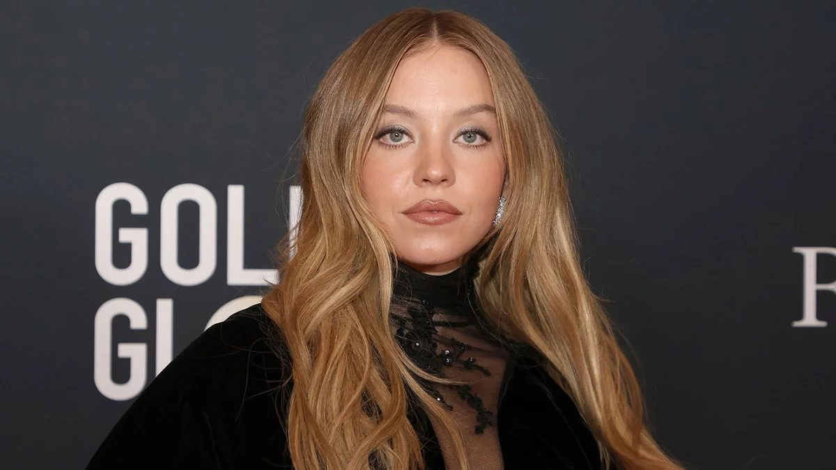 Sydney Sweeney Strolls Venice with Orlando Bloom & Tom Brady, Still Flying Solo