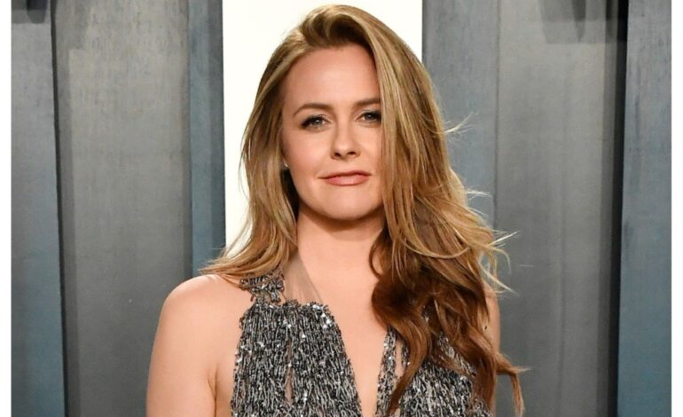 Alicia Silverstone Vows Not to Tarnish Clueless as Peacock Reboot Moves Forward