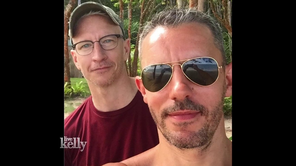 Anderson Cooper Scruffy Gray Beard Debut Prompts Shave-or-Keep Debate