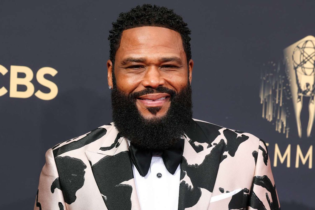 Anthony Anderson Bounces Back After 140cc Knee Fluid Drainage