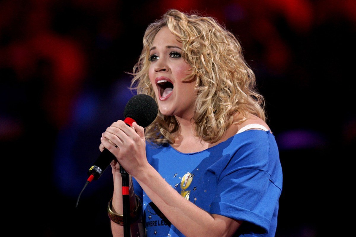 Carrie Underwood’s Unexpected Brownish Blonde Debut