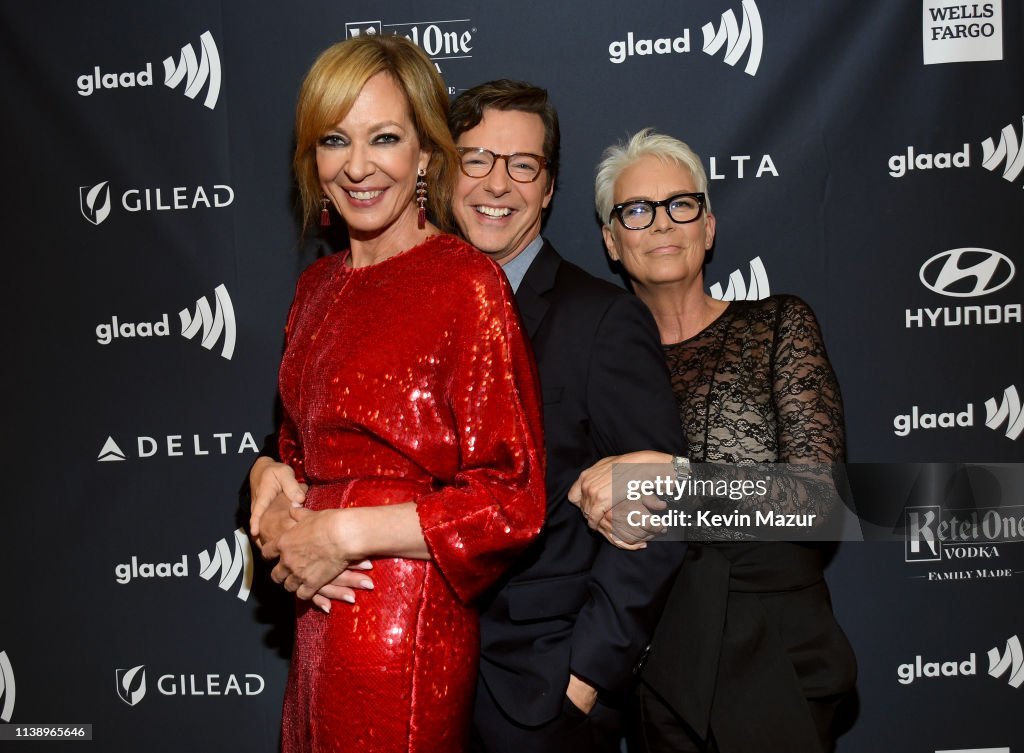 Jamie Lee Curtis Quips at Allison Janney’s Pantless Red Carpet Moment