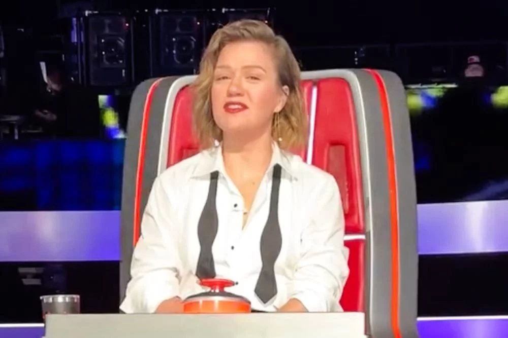Kelly Clarkson Breaks Down in Vegas as Ex Brandon Blackstock Battles Cancer: Raw Residency Moment Goes Viral