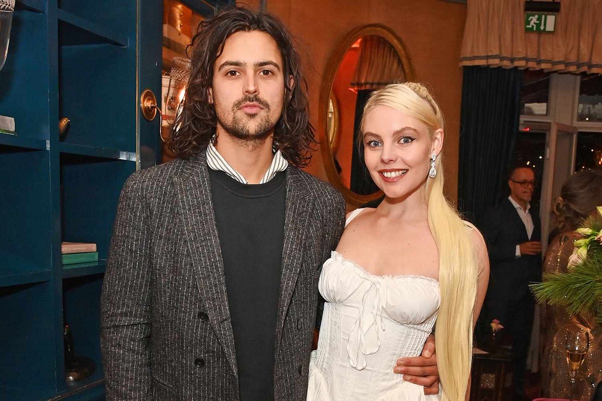 Outlander Star Nell Hudson Quietly Welcomes First Child Amid New Chapter