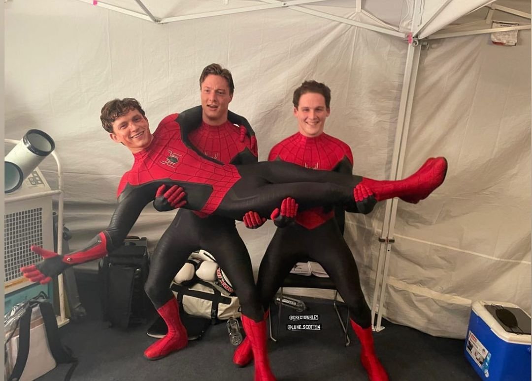 Tom Holland’s Stunt Double Executes High-Octane Tank Chase in Glasgow