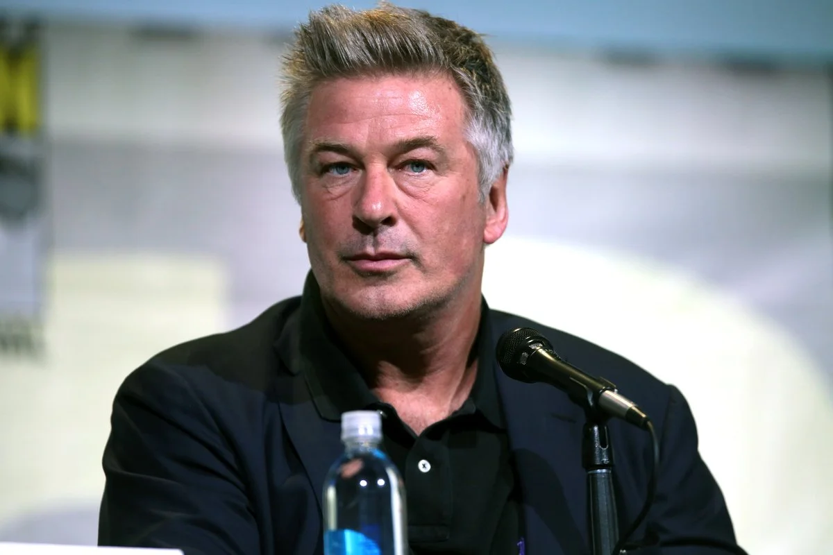 Alec Baldwin Drops “Notes” on Hilaria’s DWTS Debut and the Internet Is Watching